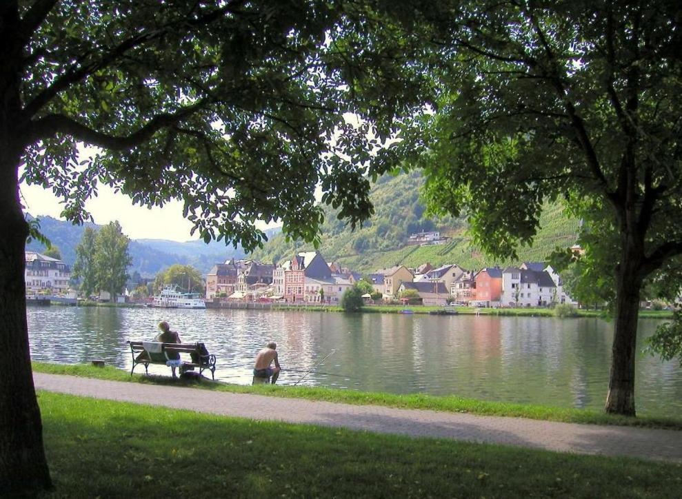 Panorama-Cafe Moselgarten Alf Buitenkant foto