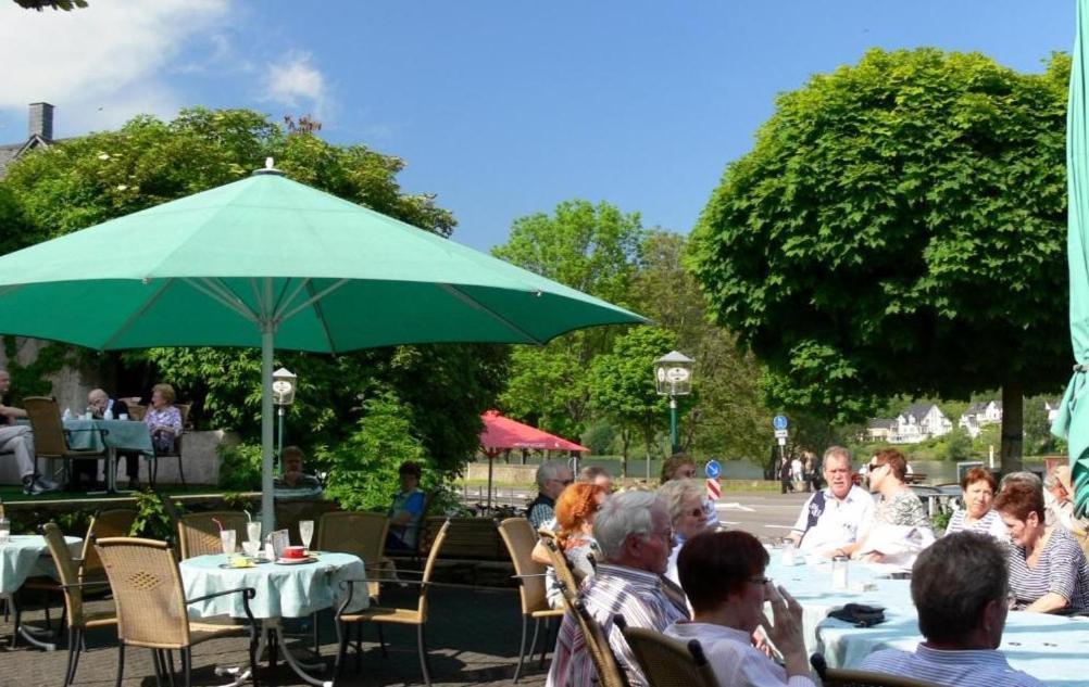 Panorama-Cafe Moselgarten Alf Buitenkant foto