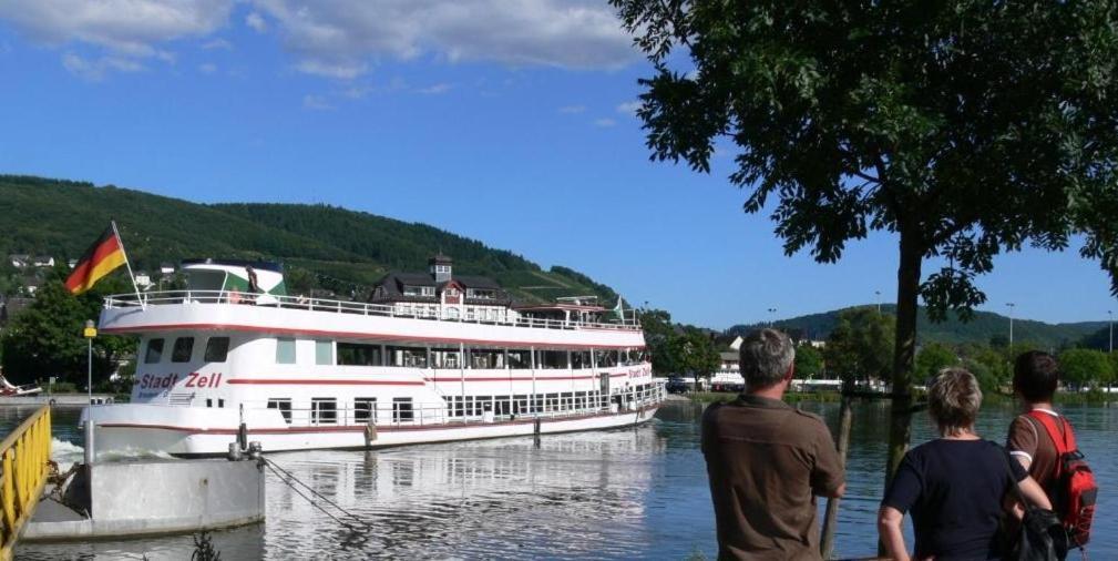 Panorama-Cafe Moselgarten Alf Buitenkant foto