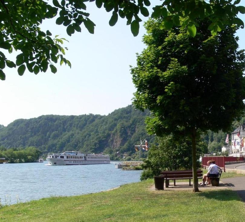 Panorama-Cafe Moselgarten Alf Buitenkant foto