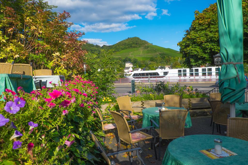 Panorama-Cafe Moselgarten Alf Buitenkant foto