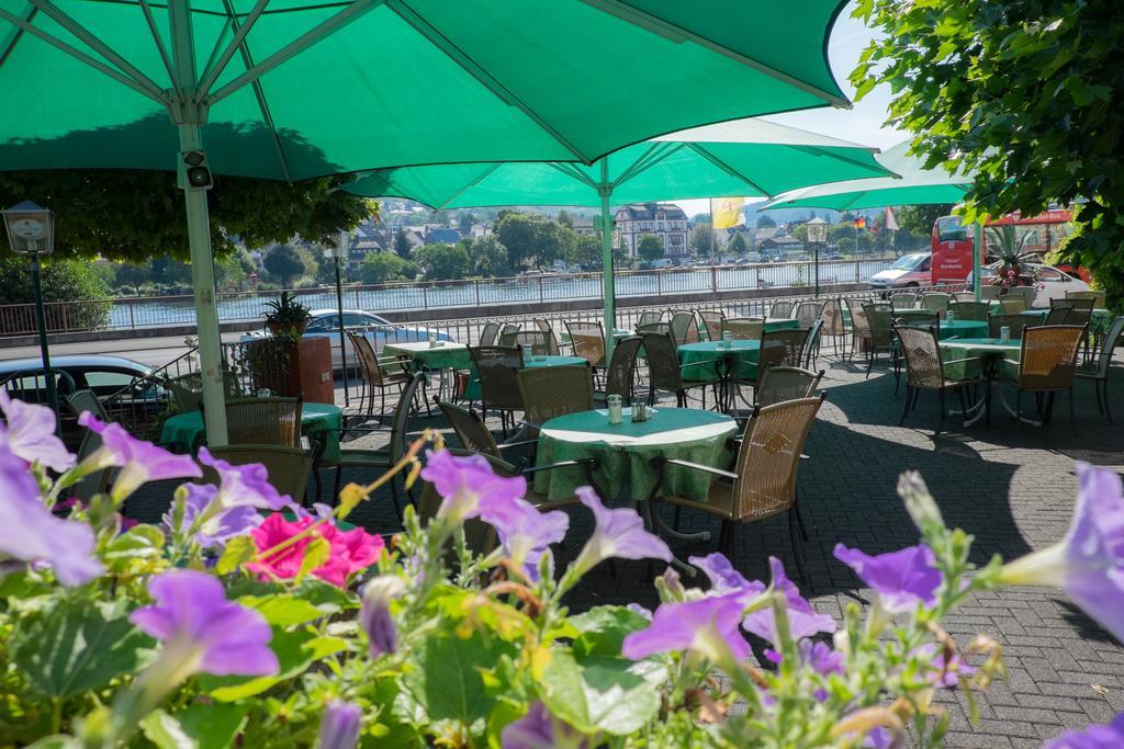 Panorama-Cafe Moselgarten Alf Buitenkant foto