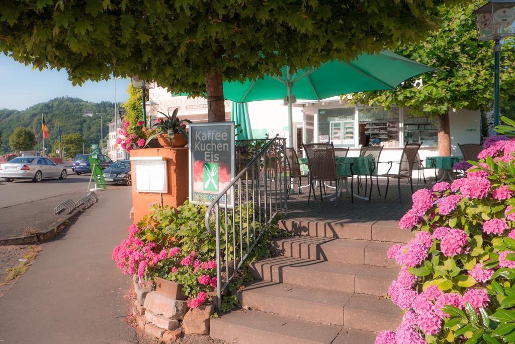 Panorama-Cafe Moselgarten Alf Buitenkant foto