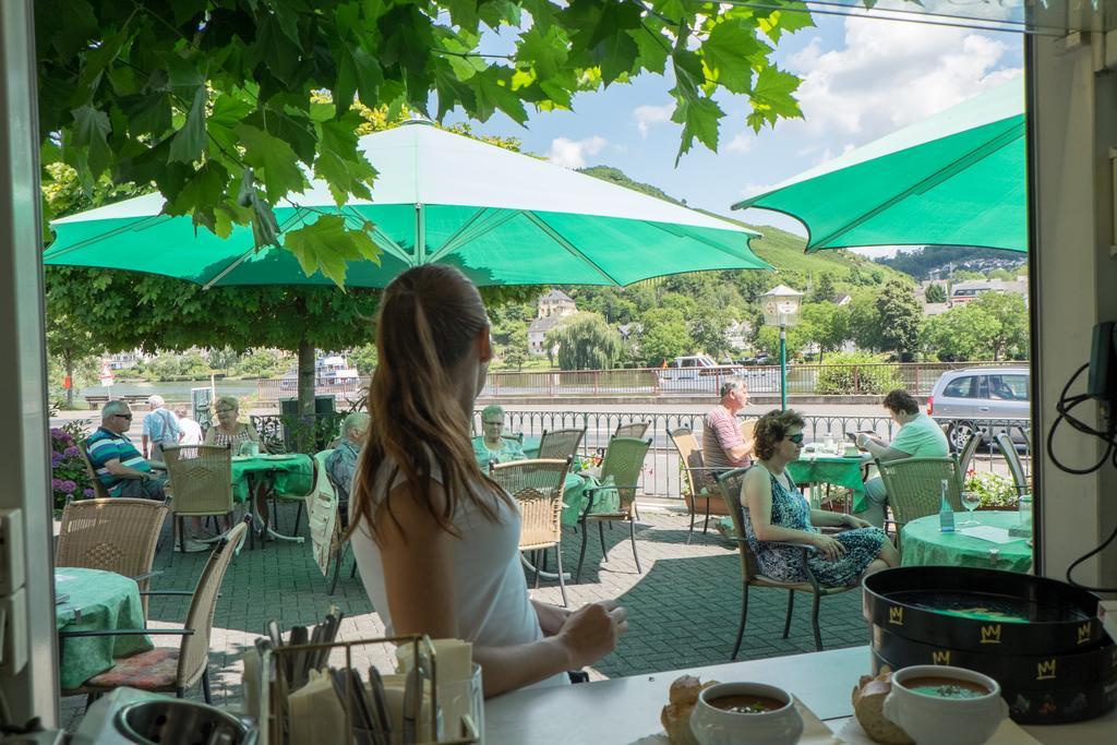 Panorama-Cafe Moselgarten Alf Buitenkant foto