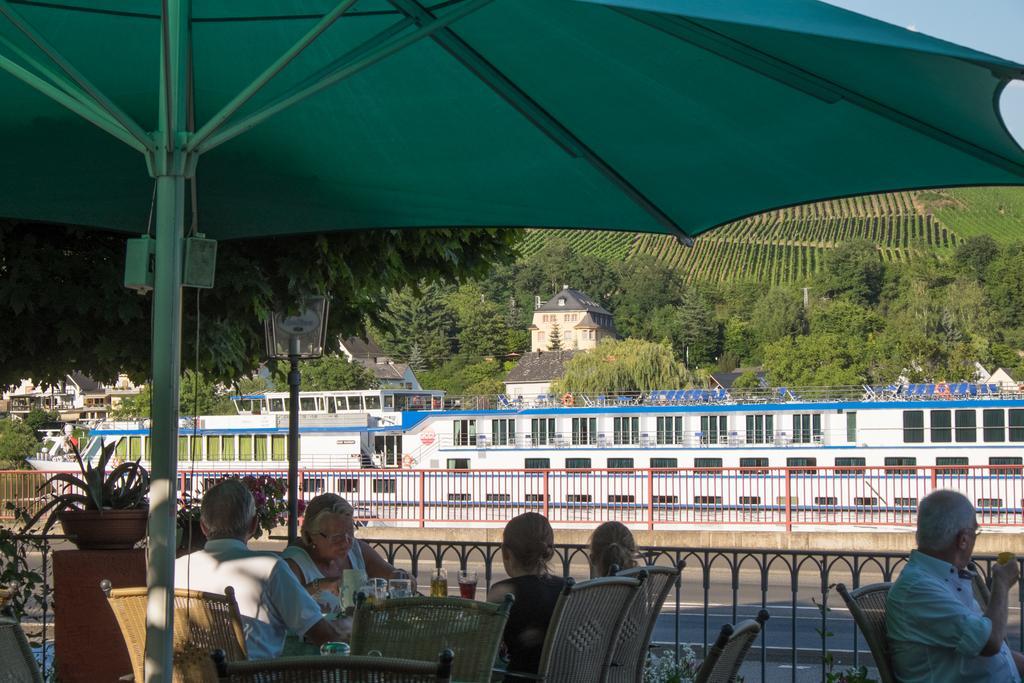 Panorama-Cafe Moselgarten Alf Buitenkant foto
