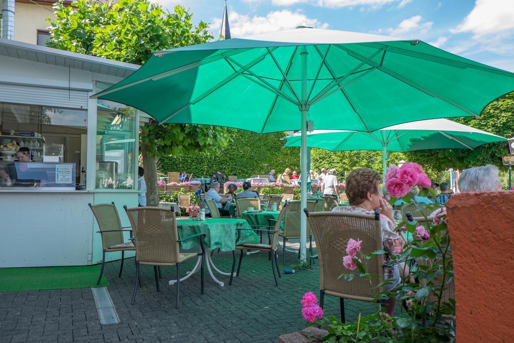 Panorama-Cafe Moselgarten Alf Buitenkant foto