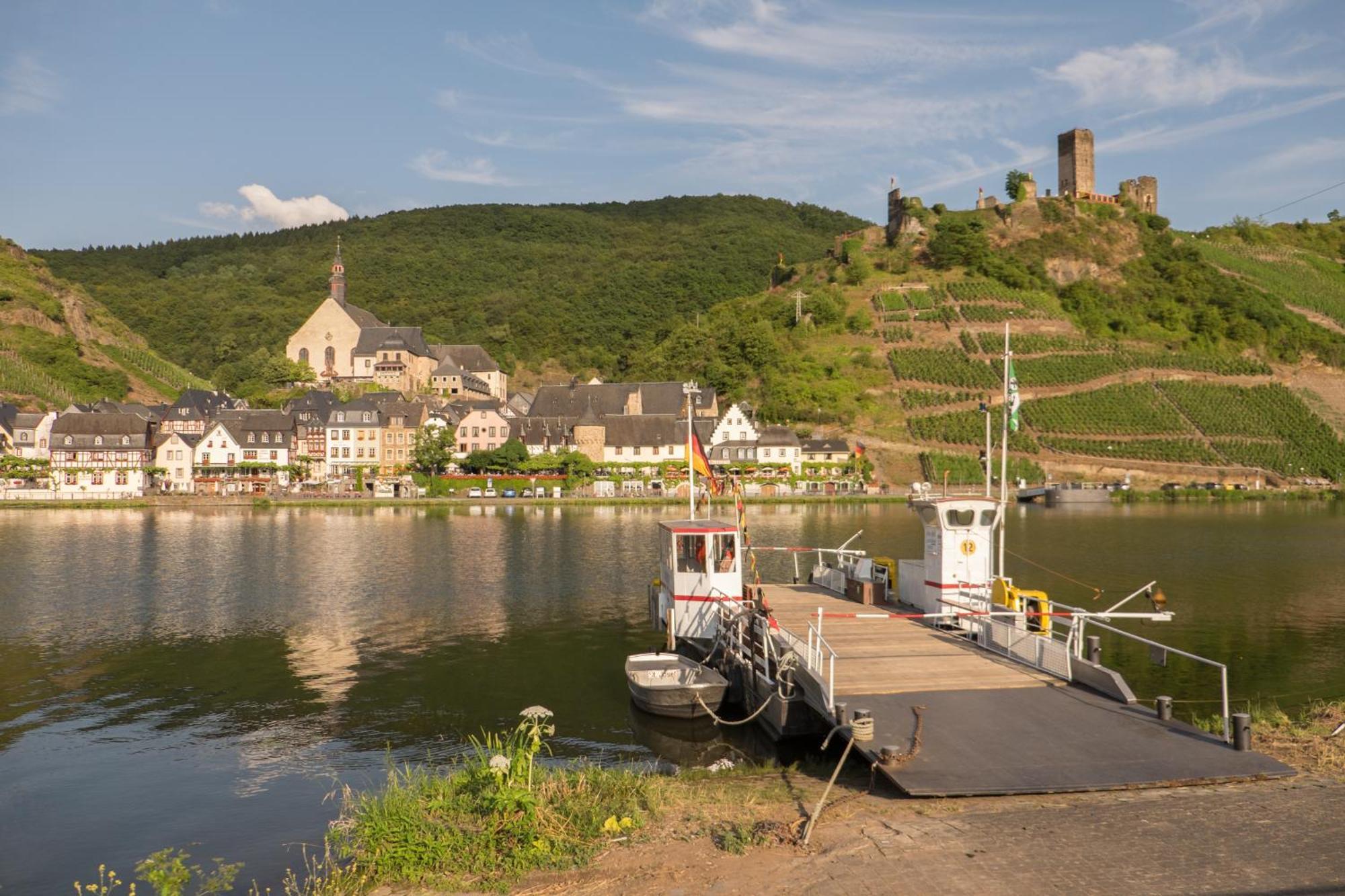 Panorama-Cafe Moselgarten Alf Buitenkant foto